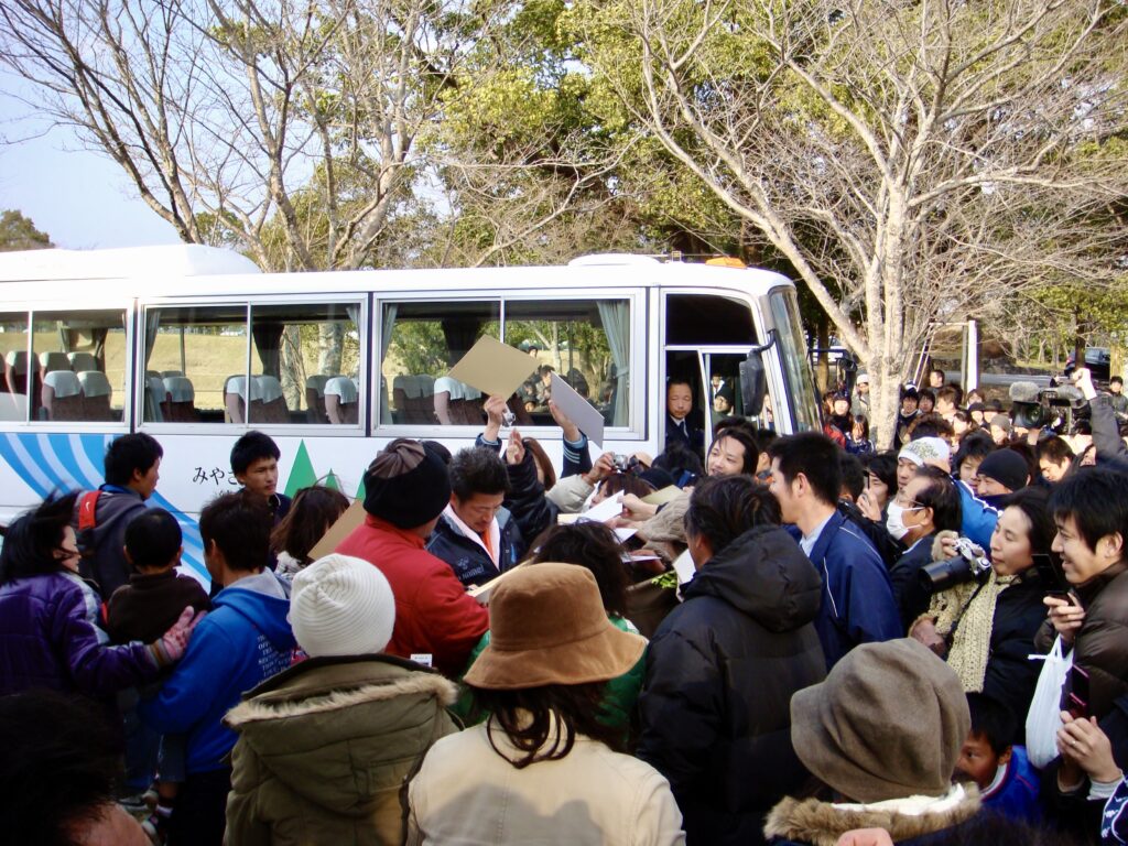 KINGカズ　横浜ＦＣとガンバ大阪の練習試合　綾町錦原運動公園