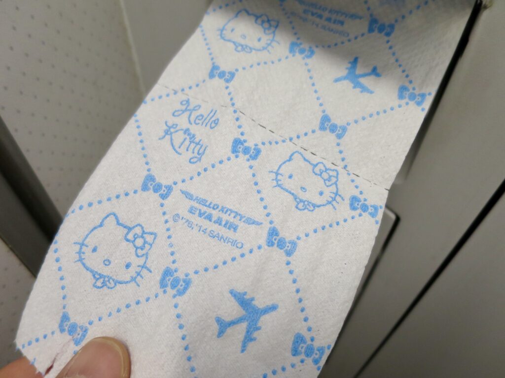 エバー航空 ハローキティ 機内 トイレットペーパー