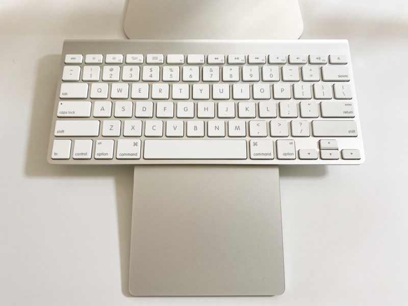 Appleキーボードとトラックパッド MacbookProのデスクトップ化